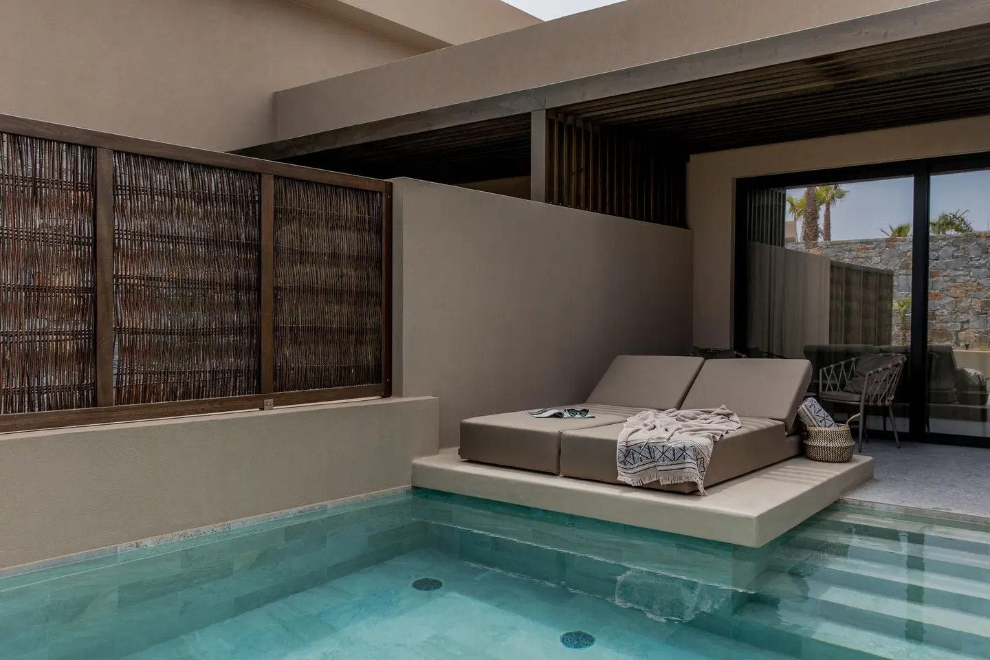 Pnoe Breathing Life OUTDOOR_POOL