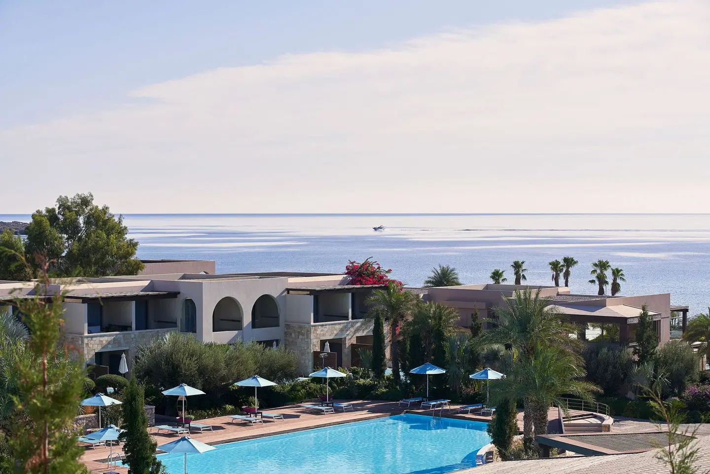 Aquagrand Artistic Luxury Beach Resort EXTERIOR