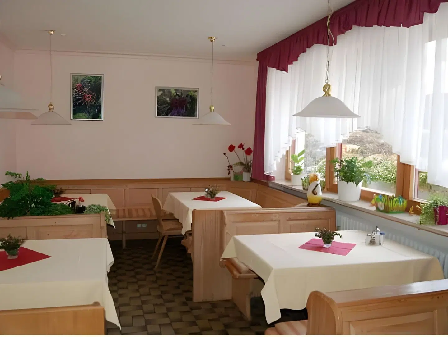 Maximilian ROOM_EXAMPLE