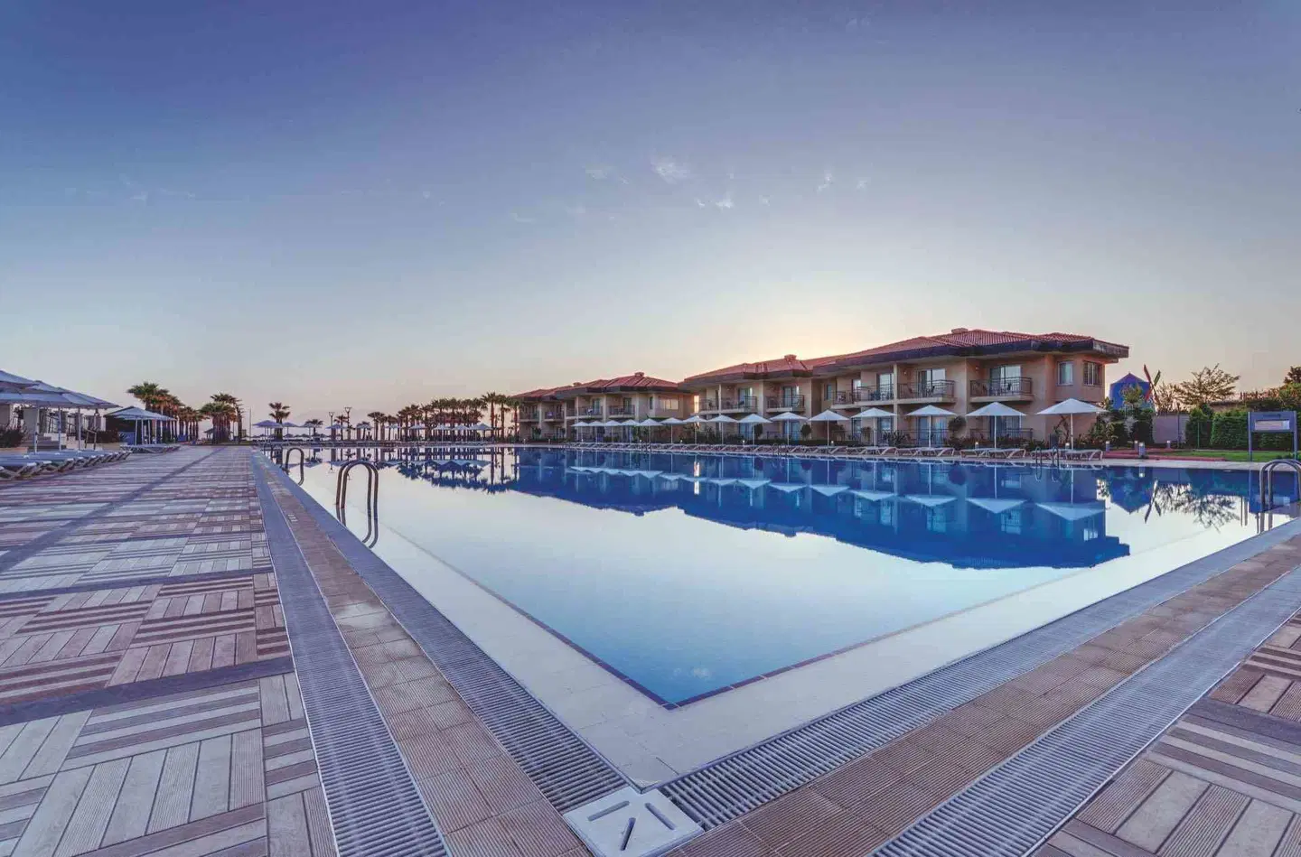 Radisson Blu Resort & Spa, Cesme OUTDOOR_POOL