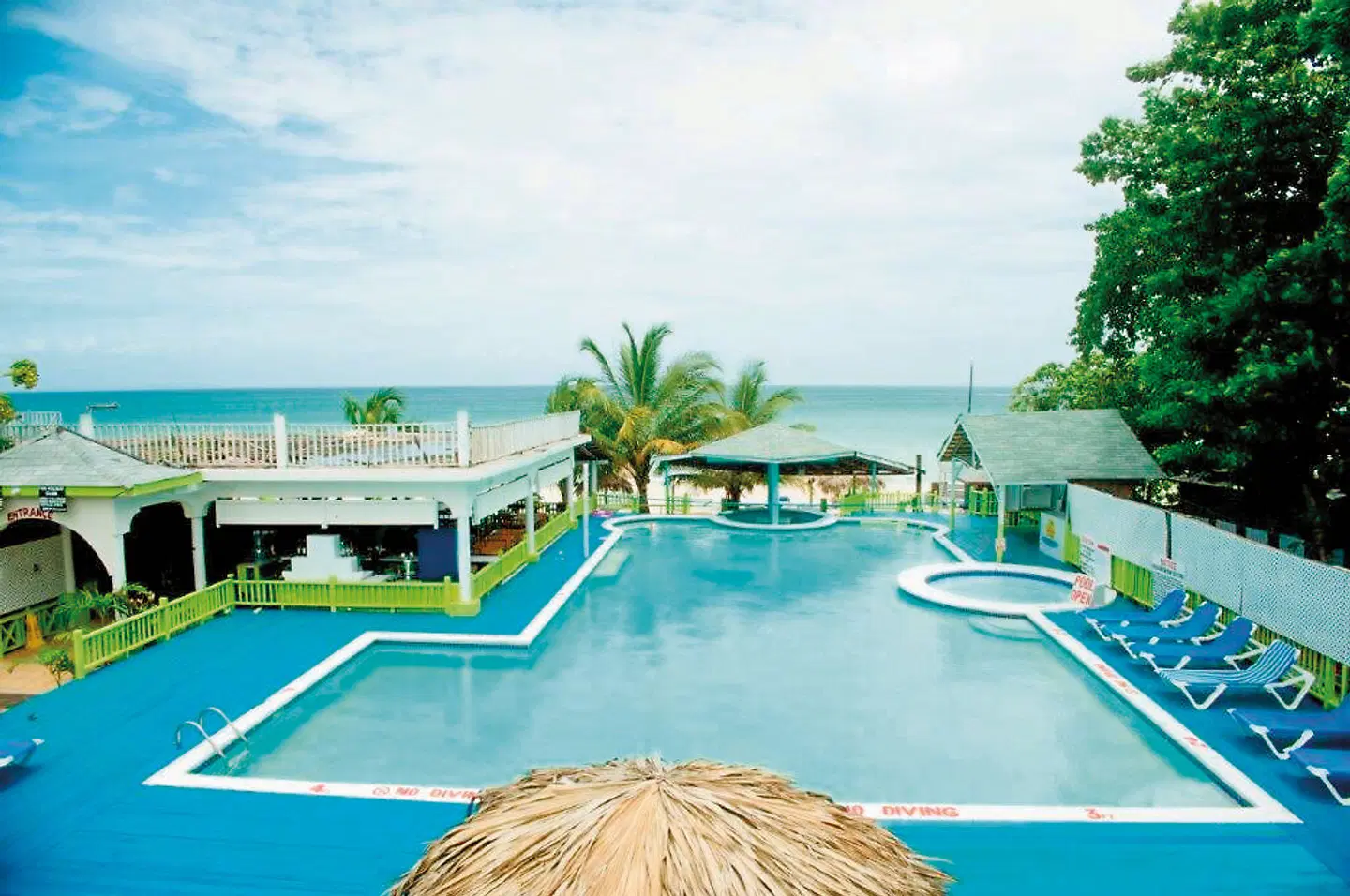 Fun Holiday Beach Resort OUTDOOR_POOL