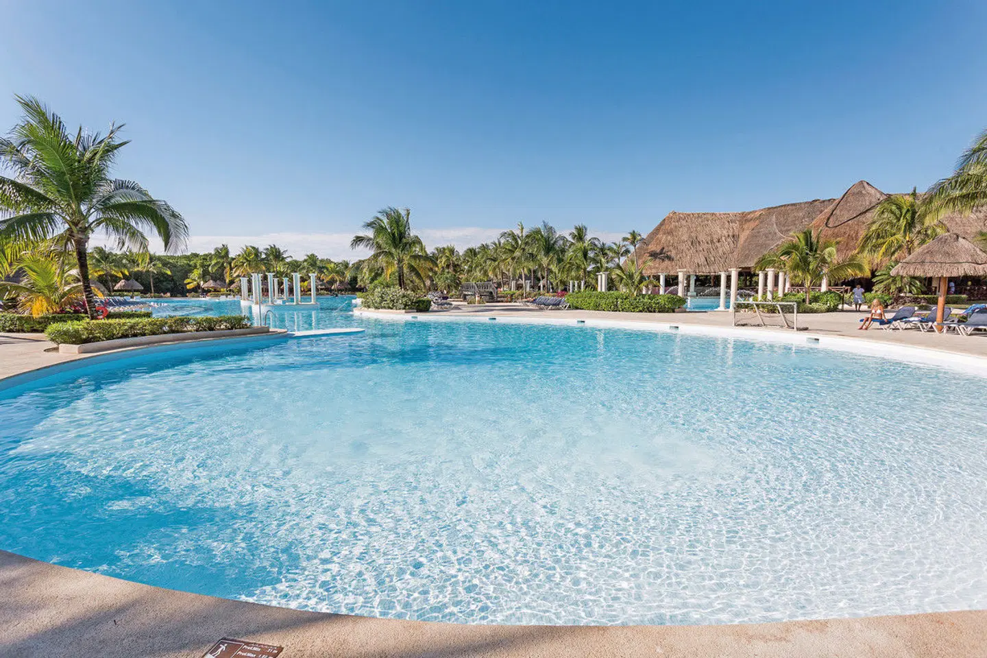 Grand Palladium Colonial Resort & Spa OUTDOOR_POOL