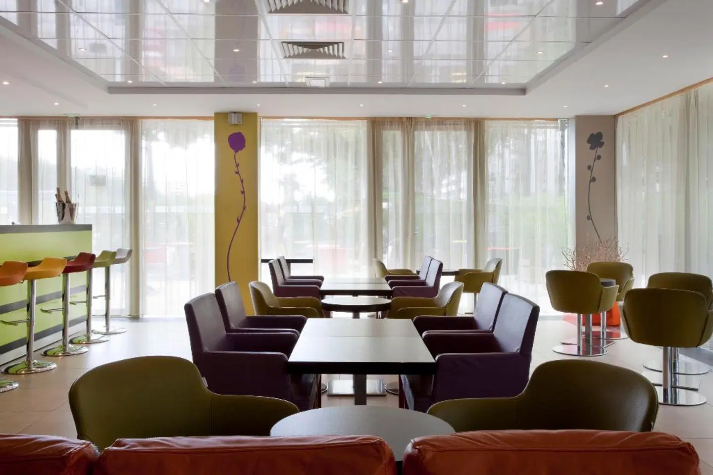 Holiday Inn Express Paris-Canal De La Villette LOUNGE_LOBBY