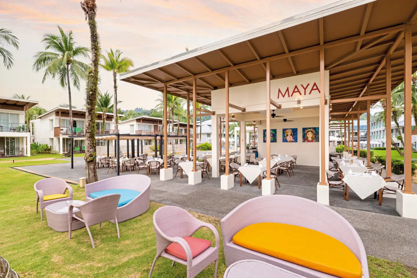 The Briza Beach Resort Khao Lak BAR