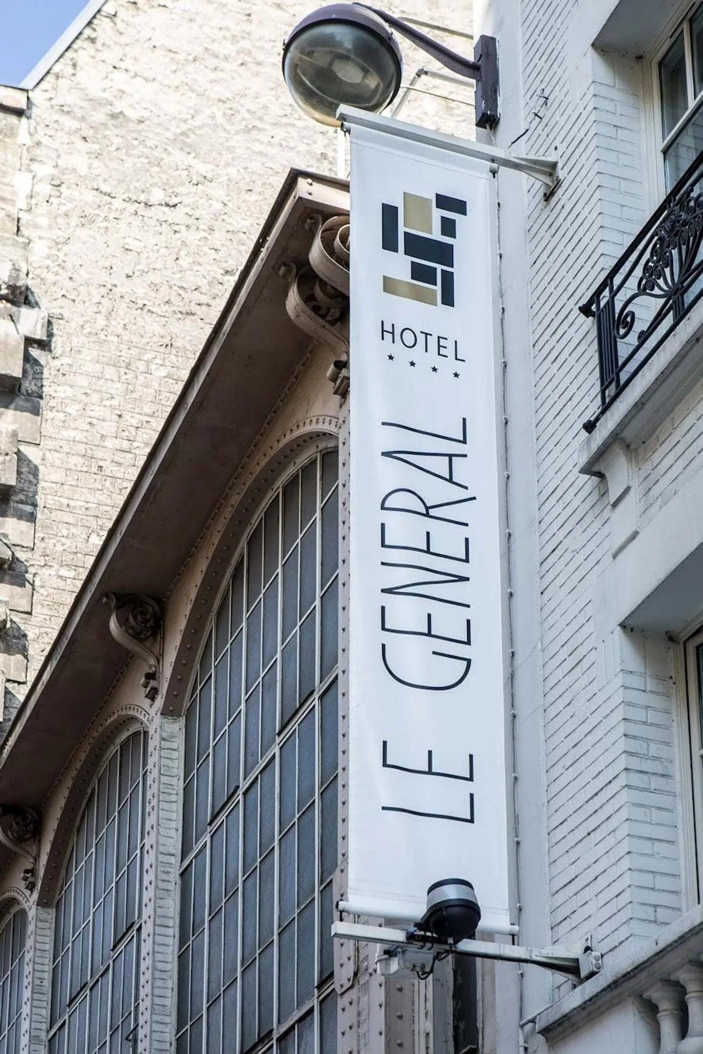 Le General EXTERIOR