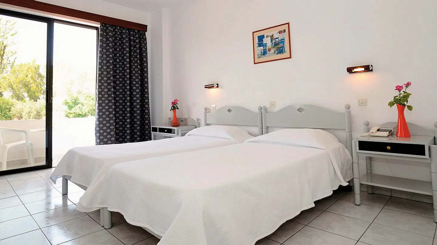 Tina Flora ROOM_EXAMPLE