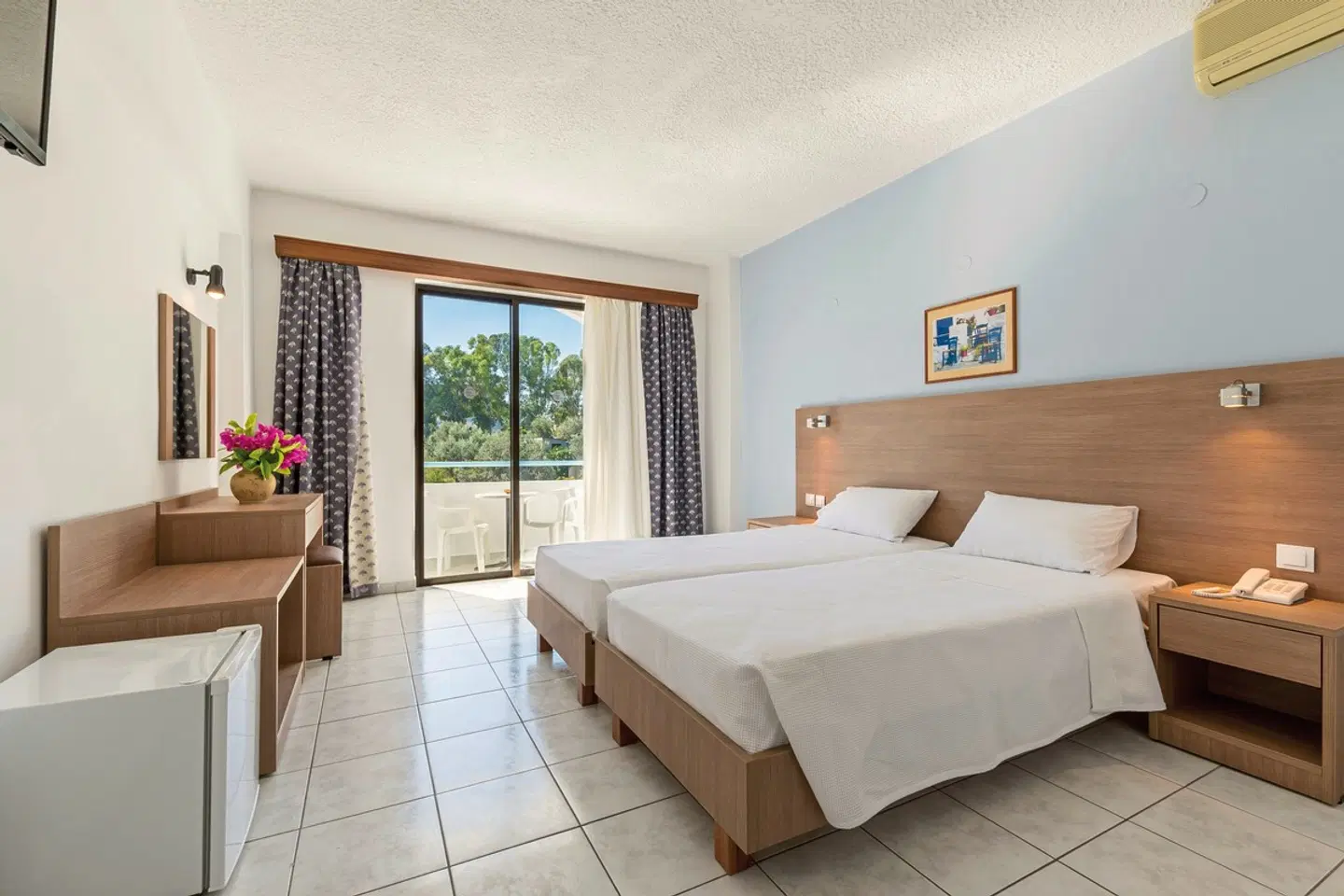 Tina Flora ROOM_EXAMPLE