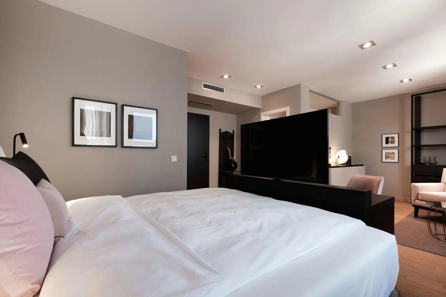 SAXX Hotel Theater Karree ROOM_EXAMPLE