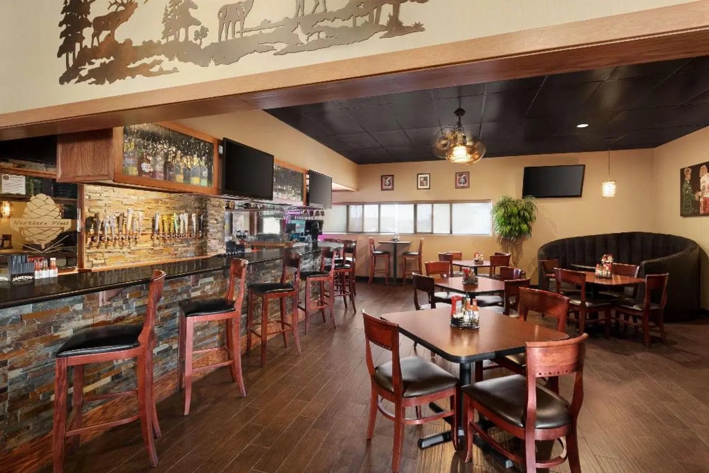 Days Hotel by Wyndham Flagstaff Bar
