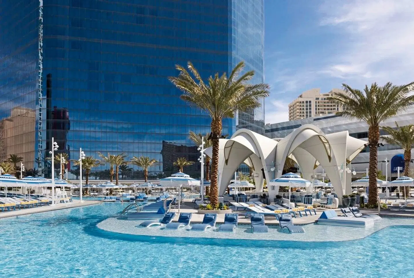Fontainebleau Las Vegas OUTDOOR_POOL