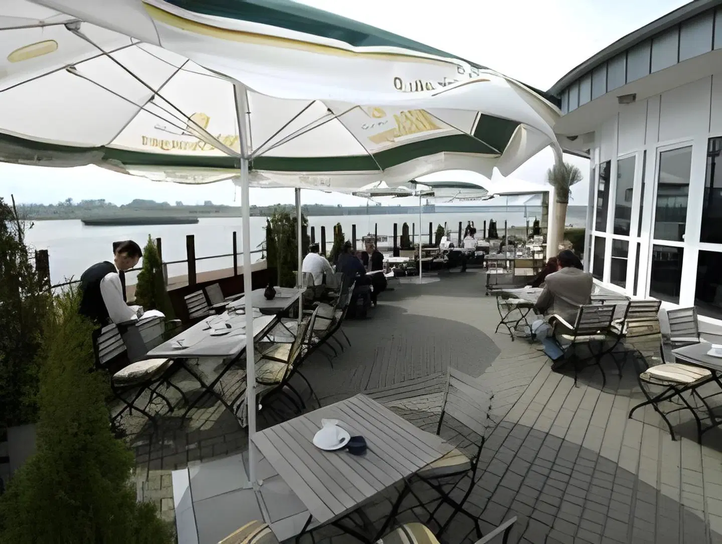 Atlanta Rheinpark Rees Terrasse
