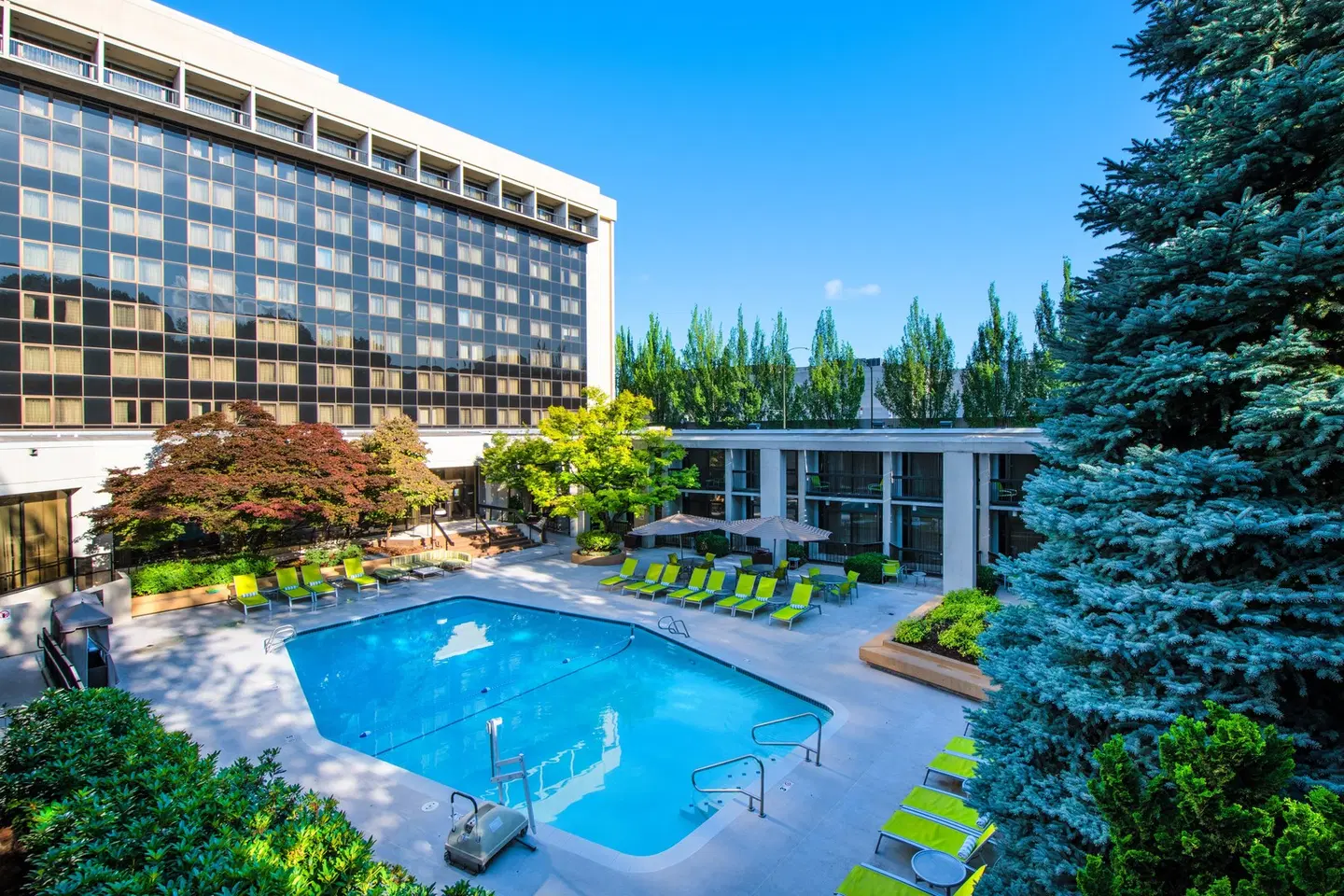 DoubleTree by Hilton Hotel Portland EXTERIOR