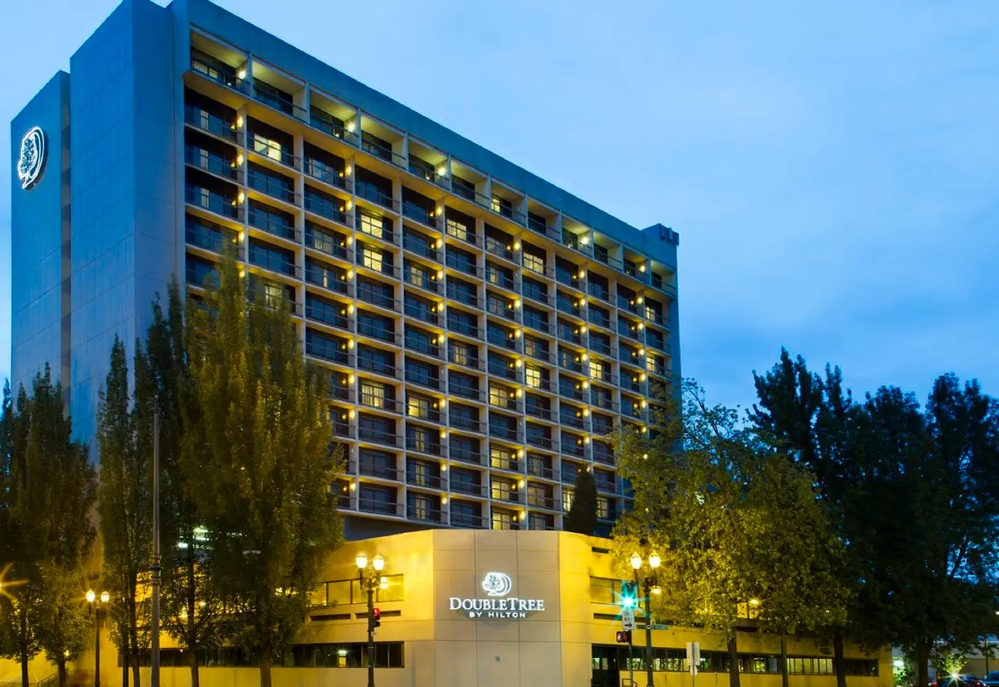 DoubleTree by Hilton Hotel Portland EXTERIOR
