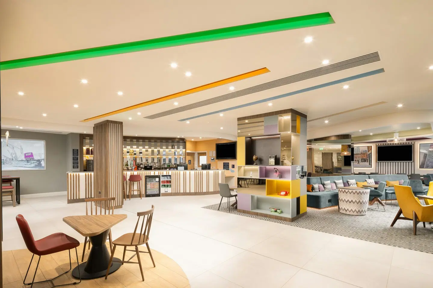 Hampton by Hilton London Old Street Bar