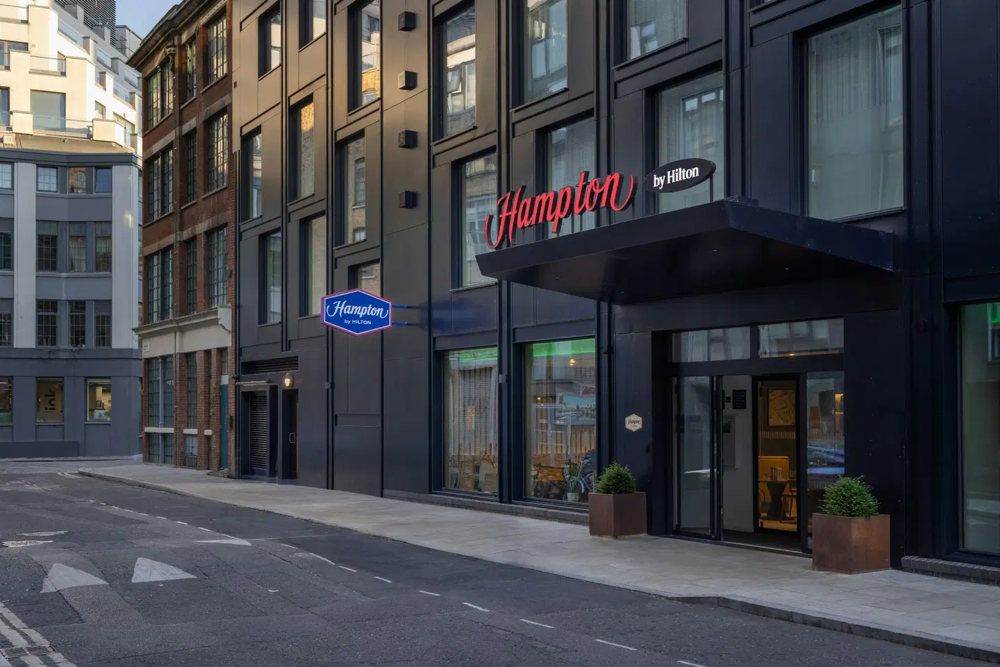 Hampton by Hilton London Old Street EXTERIOR