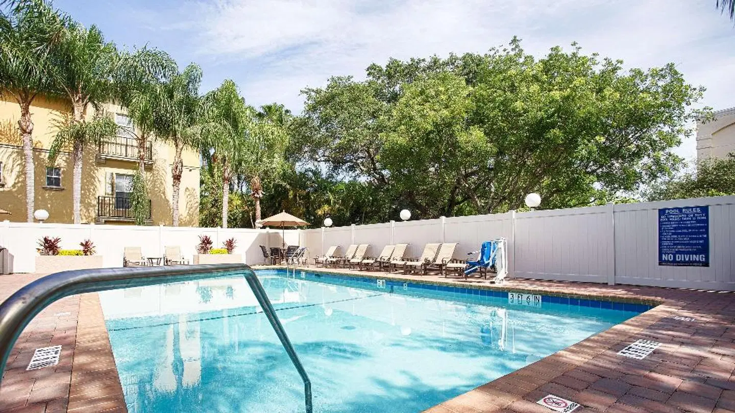 Best Western Fort Lauderdale Airport Cruise Port OUTDOOR_POOL