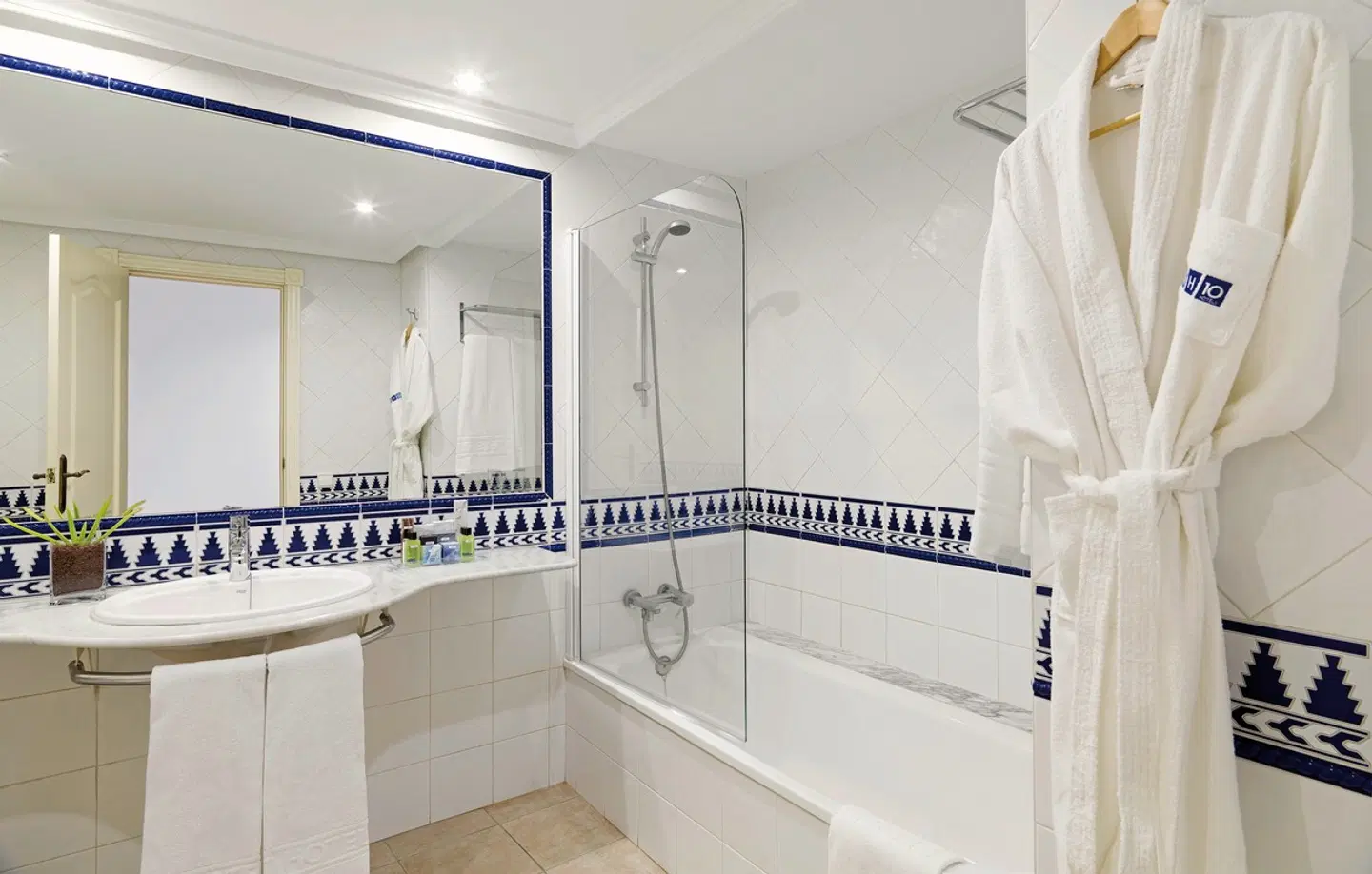 H10 Timanfaya Palace Badezimmer