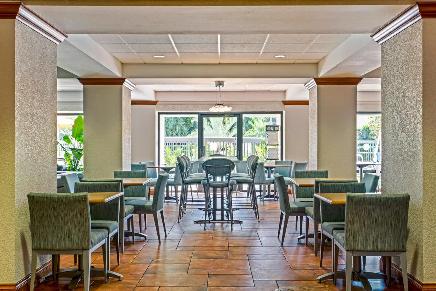 Holiday Inn Express Clearwater North Dunedin Bar