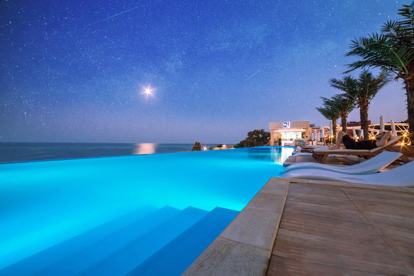 International Hotel Casino & Tower Suites OUTDOOR_POOL
