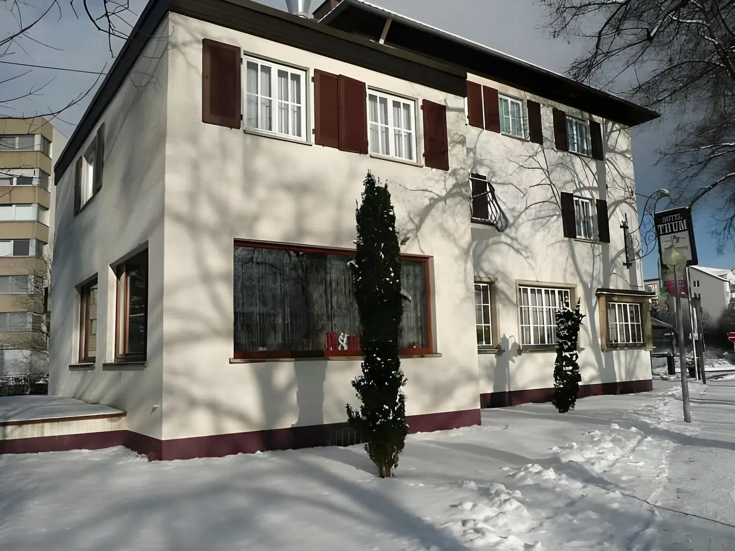 Thum EXTERIOR