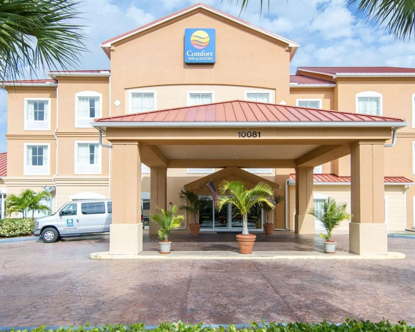 Comfort Inn & Suites EXTERIOR