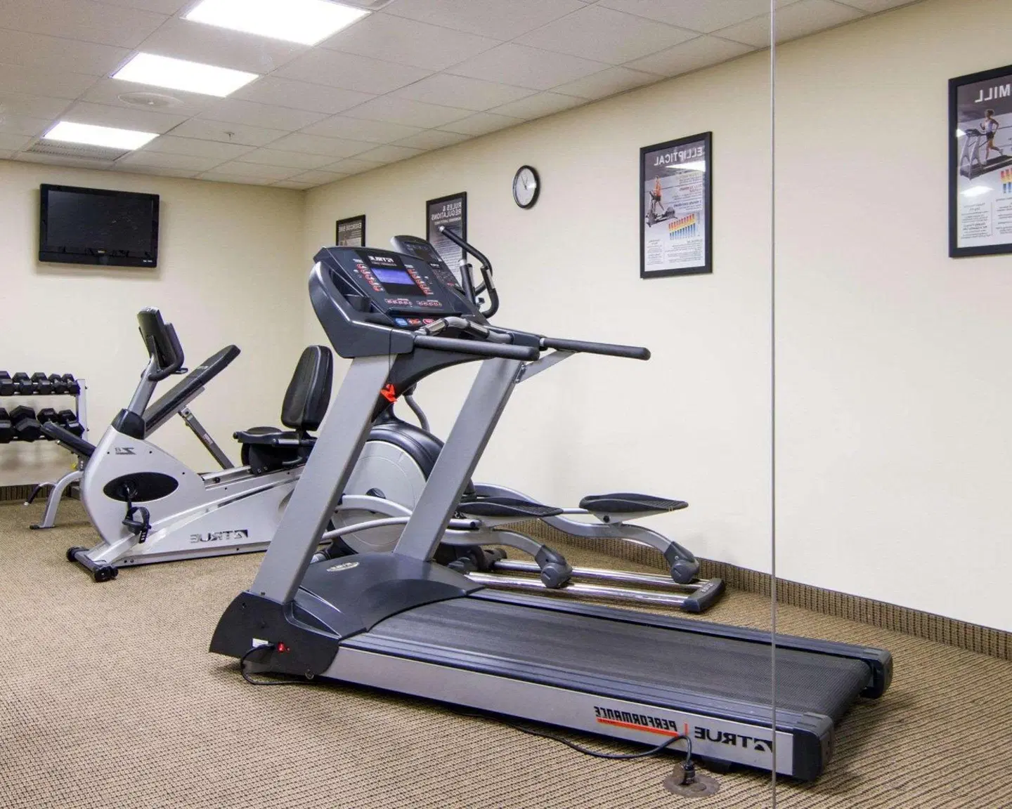 Comfort Inn & Suites SPORTS_AND_LEISURE