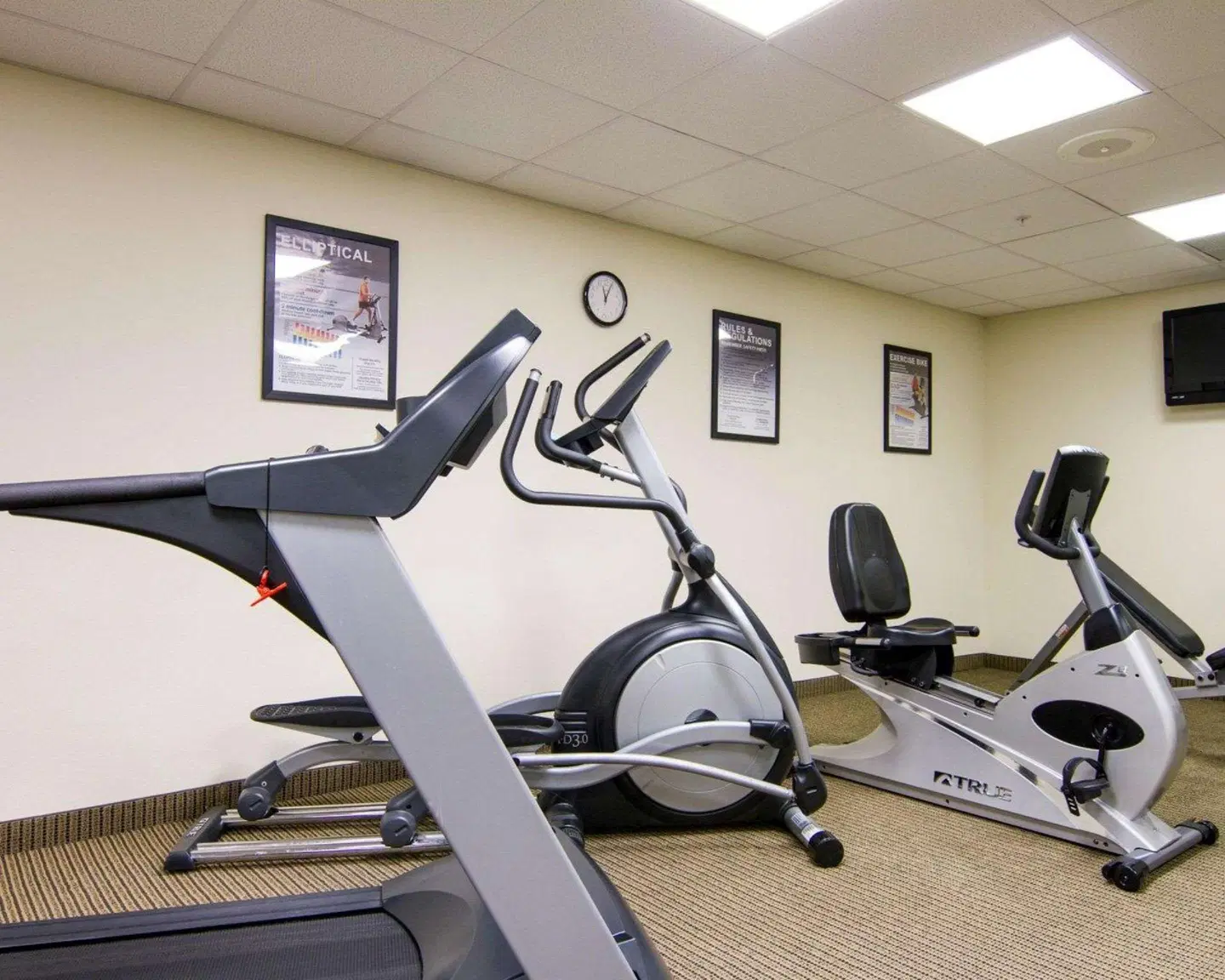 Comfort Inn & Suites SPORTS_AND_LEISURE
