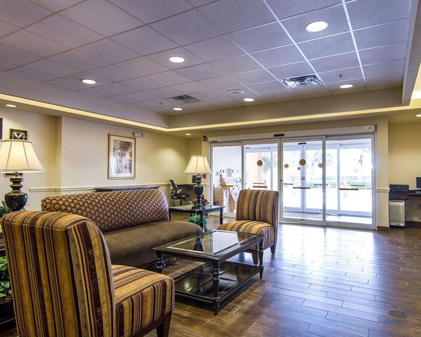 Comfort Inn & Suites LOUNGE_LOBBY