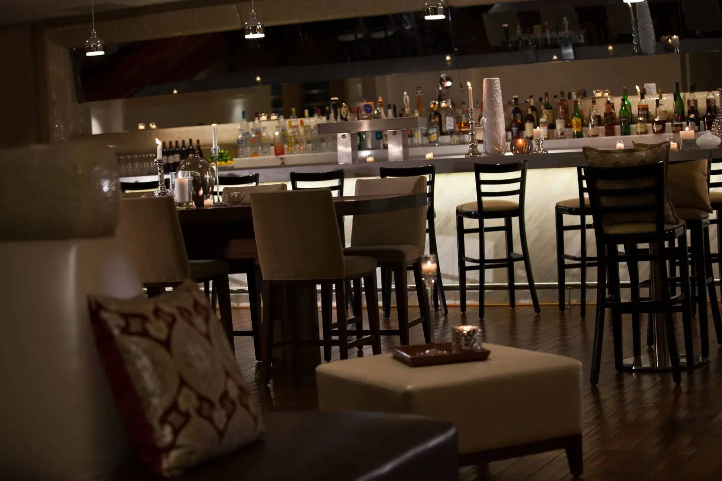 Renaissance Newark Airport Bar