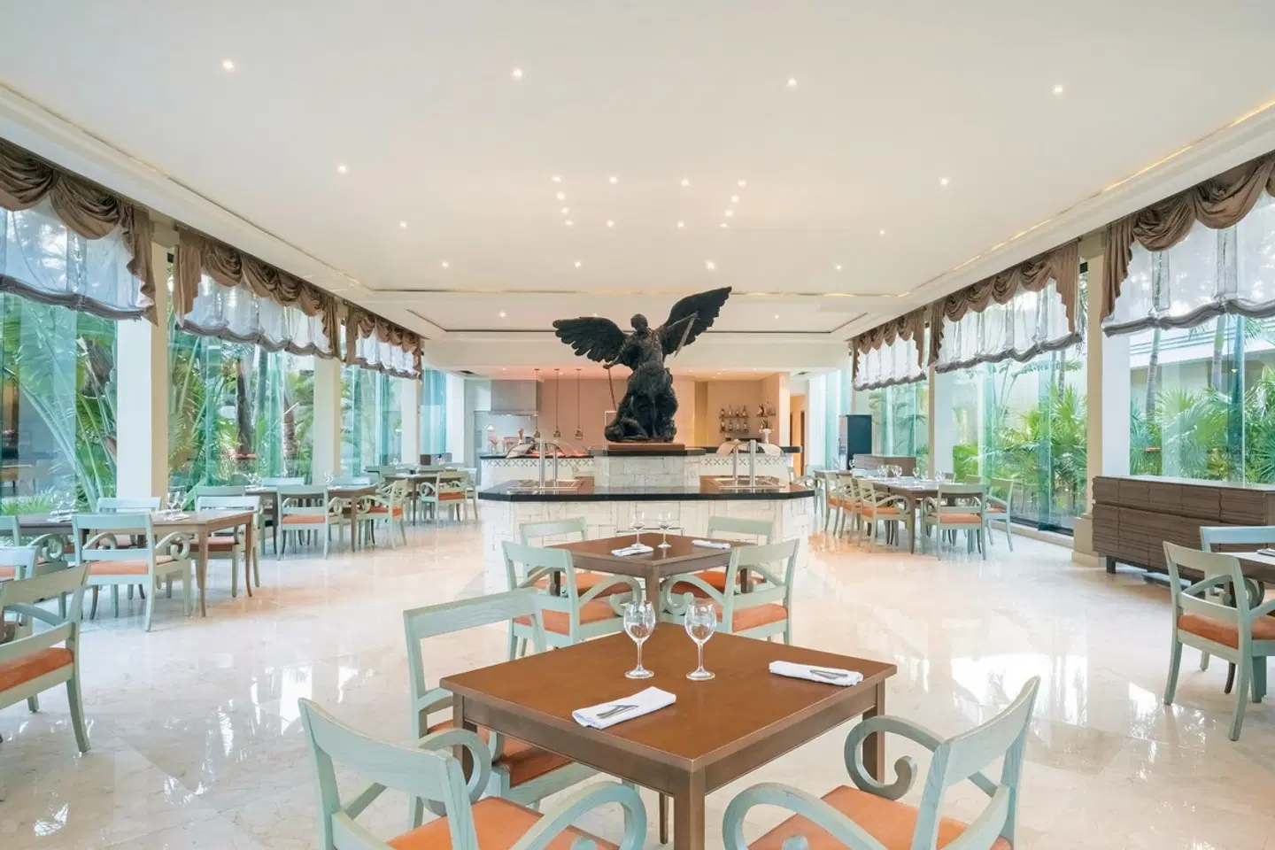 Iberostar Waves Quetzal Restaurant