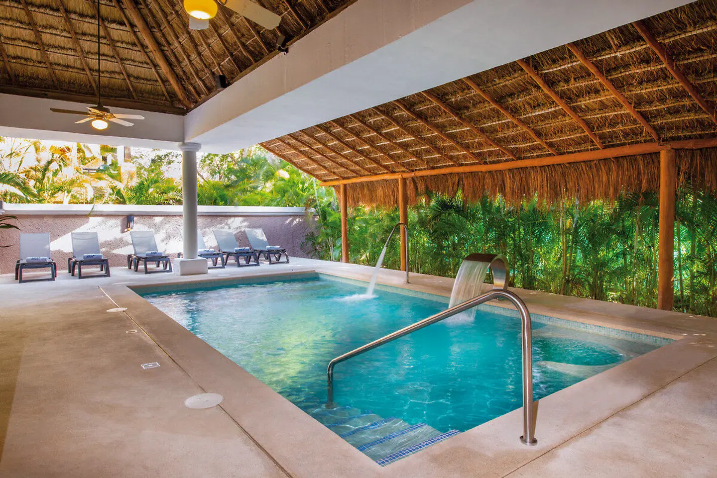 Iberostar Waves Quetzal Hallenbad
