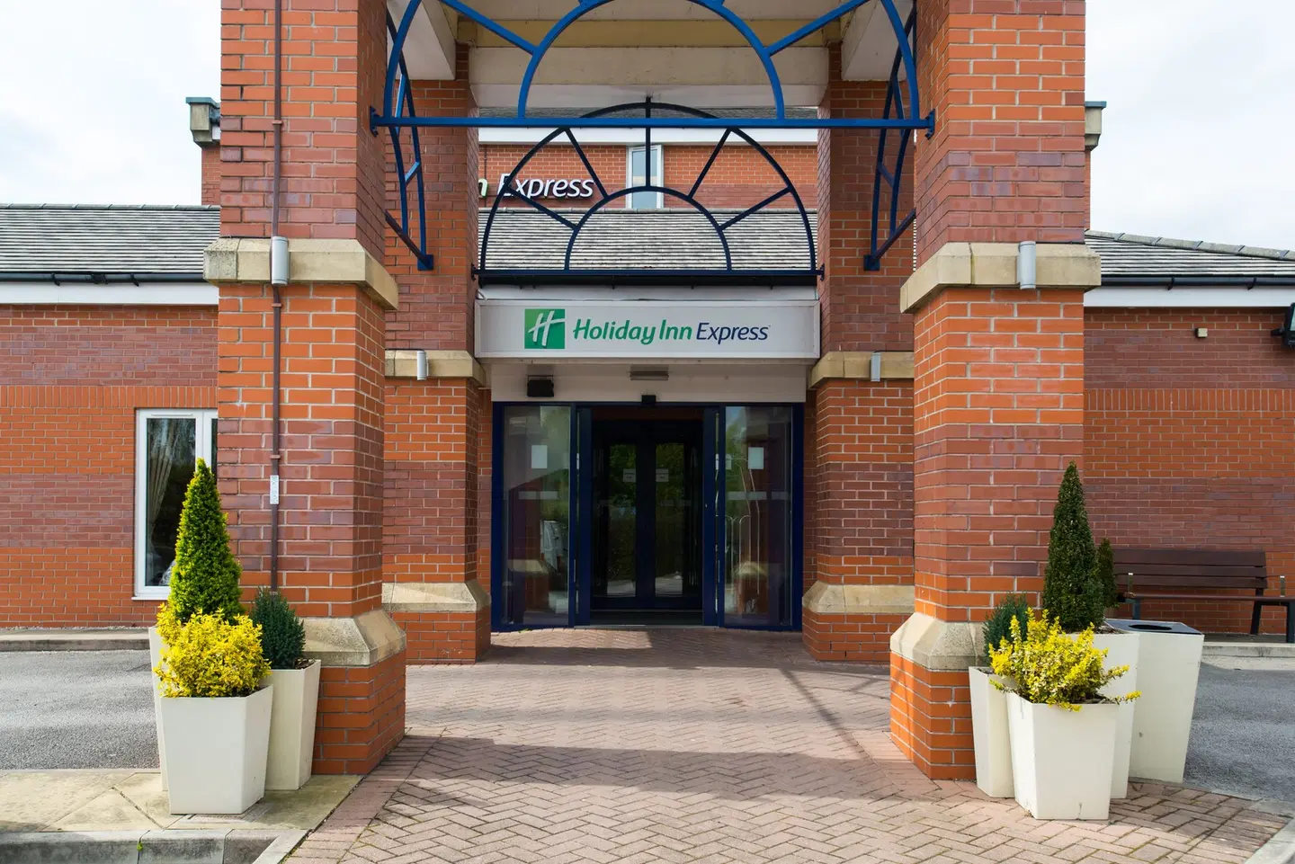 Holiday Inn Express Manchester - East by IHG LOUNGE_LOBBY