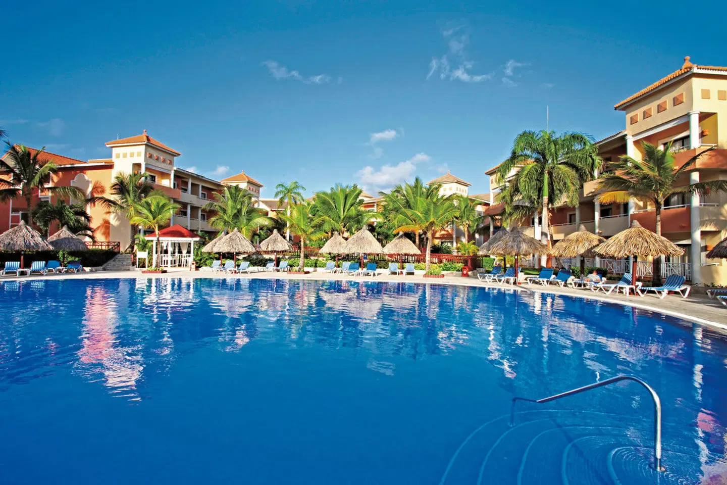 Bahia Principe Explore Turquesa OUTDOOR_POOL