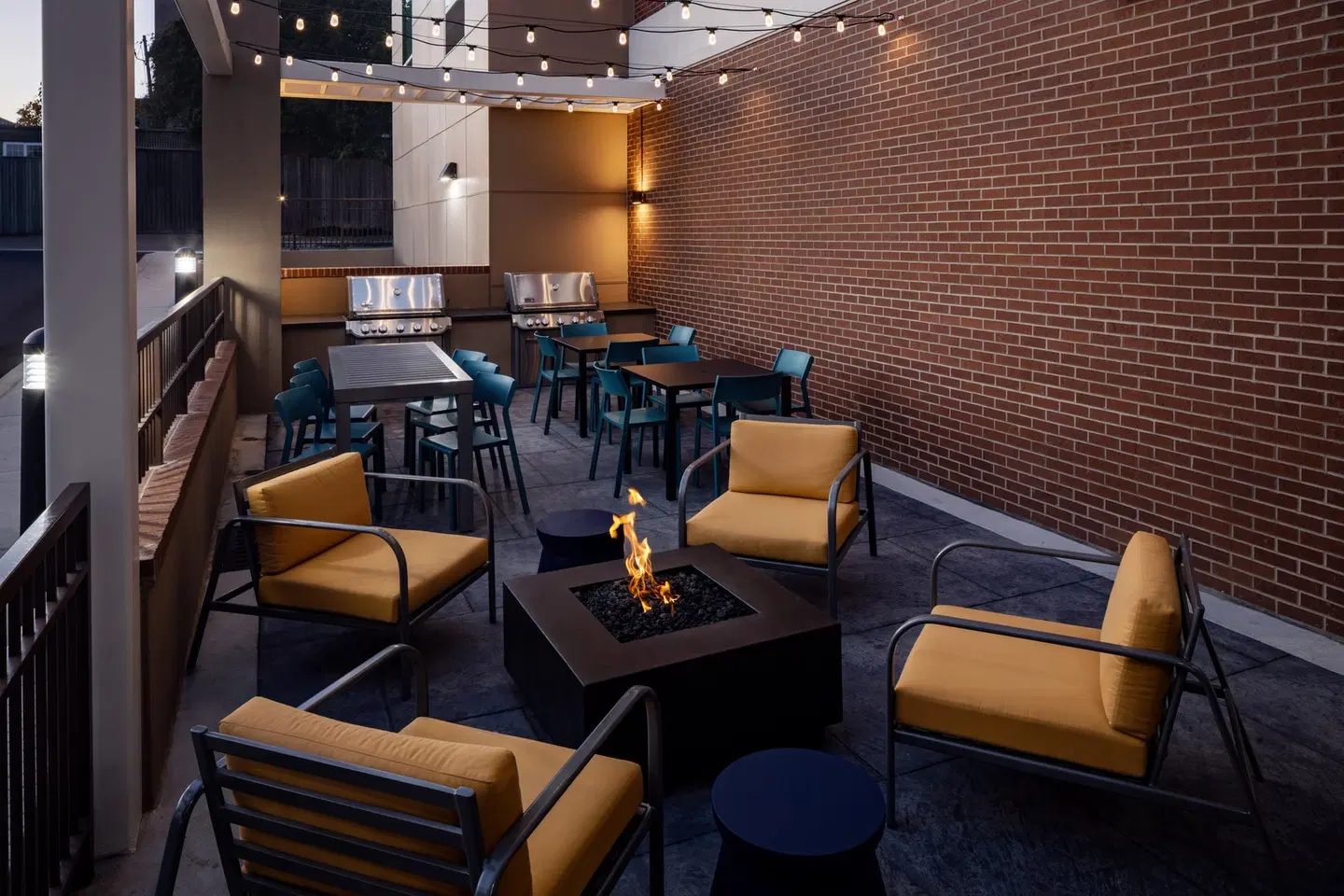 Home2 Suites By Hilton Memphis Downtown Bar