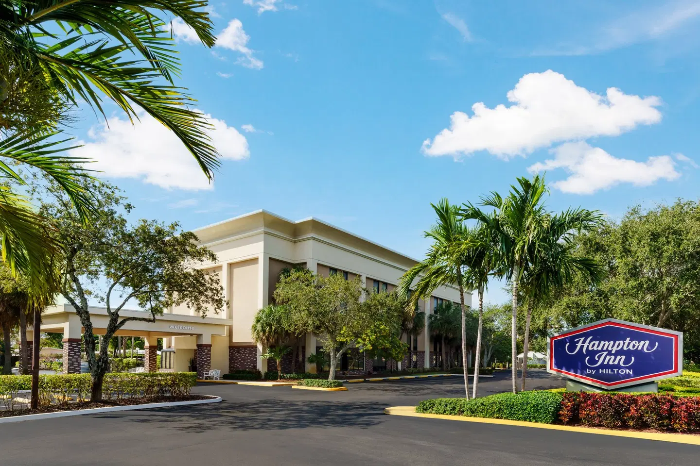 Hampton Inn Ft. Lauderdale-Cypress Creek EXTERIOR