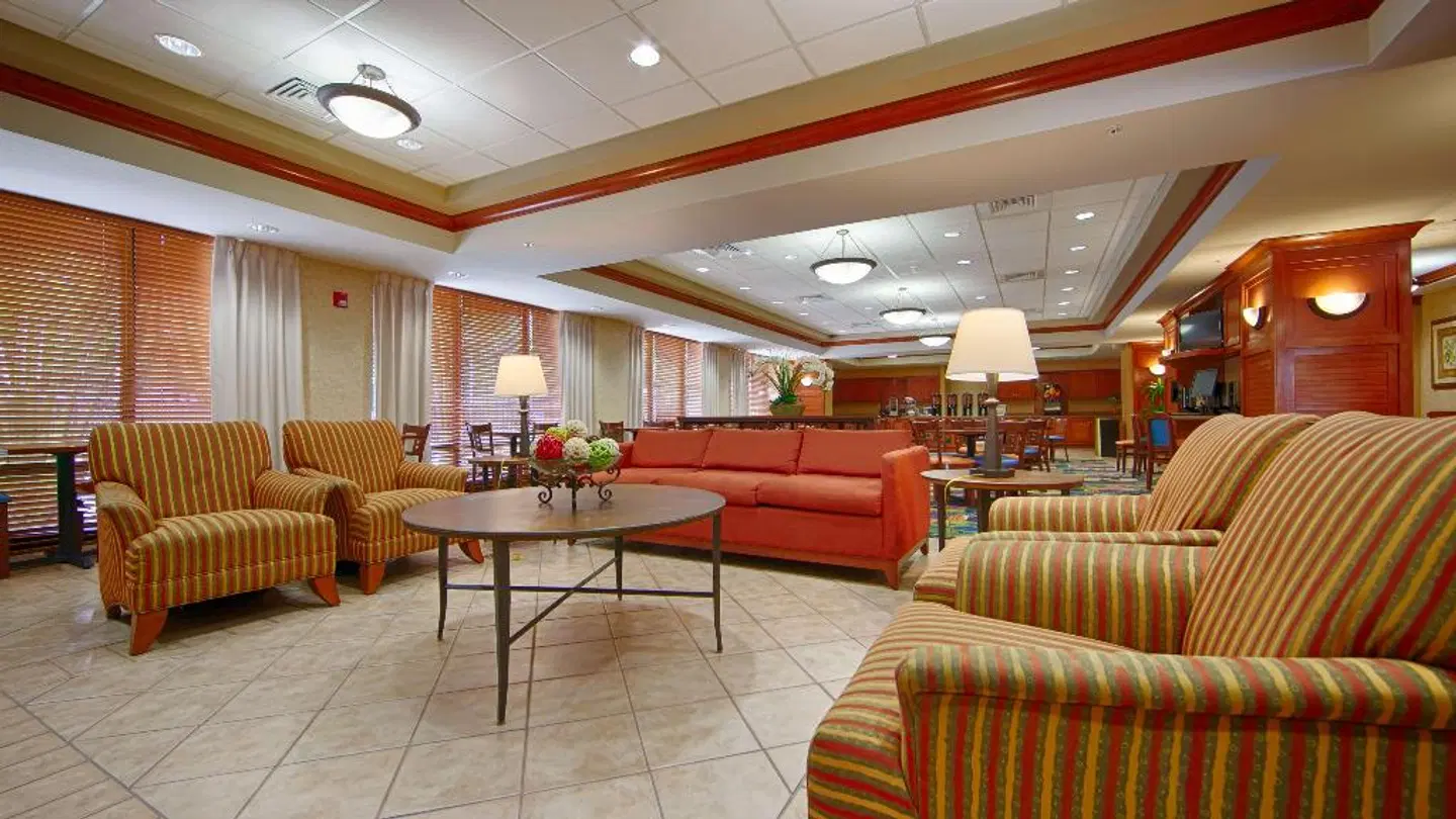 Best Western Plus Kendall Hotel & Suites Bar