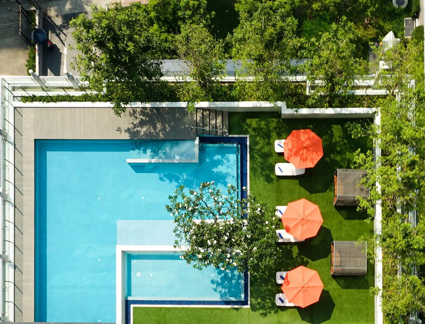 SILQ Hotel and Residence Managed by The Ascott Limited OUTDOOR_POOL