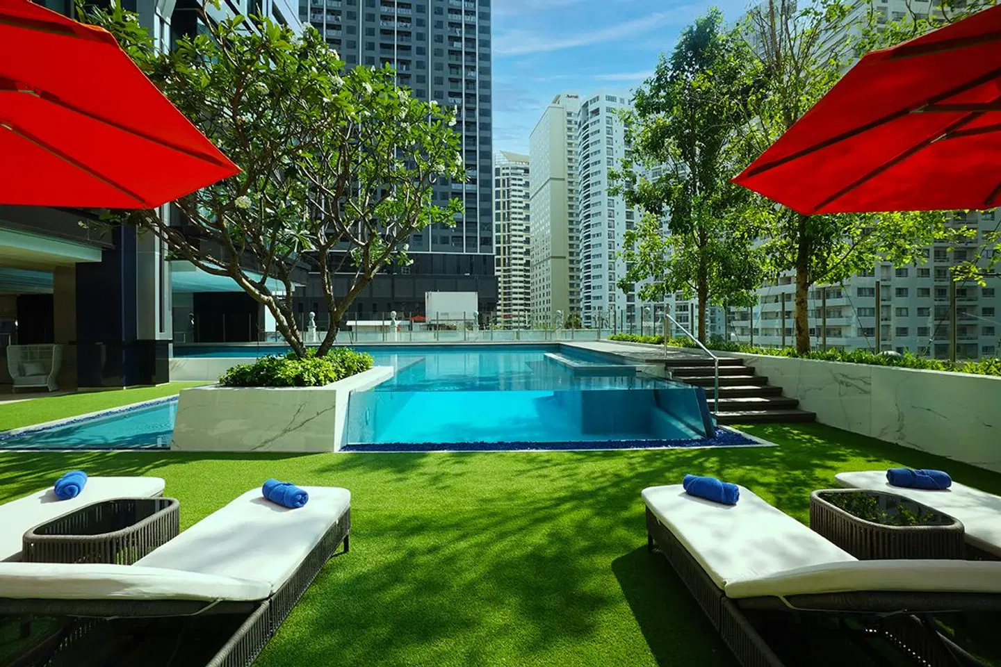 SILQ Hotel and Residence Managed by The Ascott Limited OUTDOOR_POOL