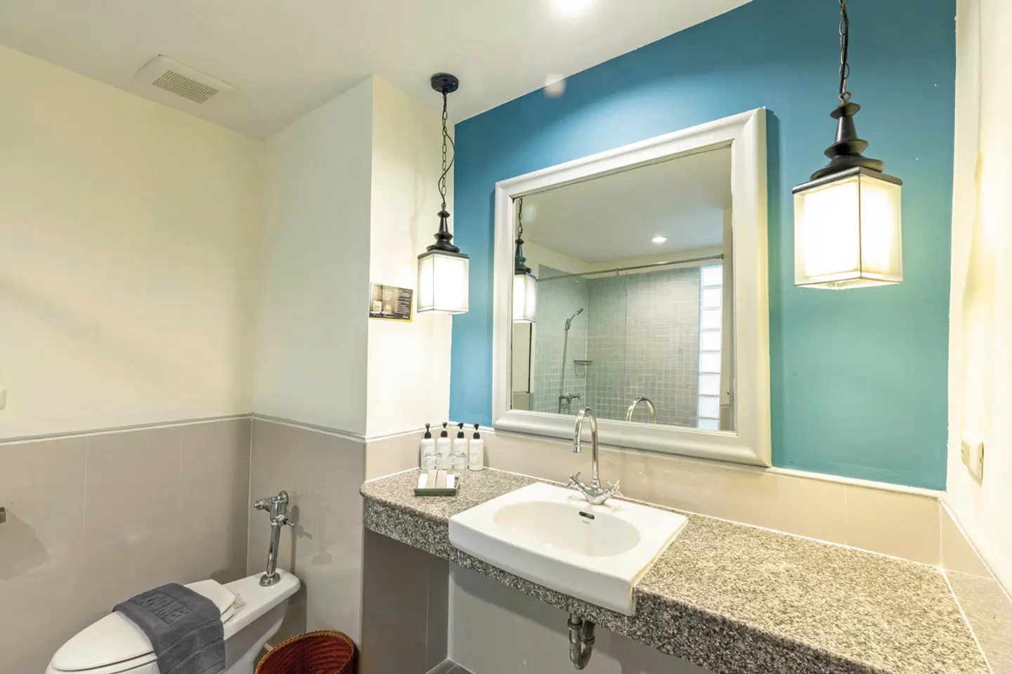 Krabi La Playa Resort BATHROOM