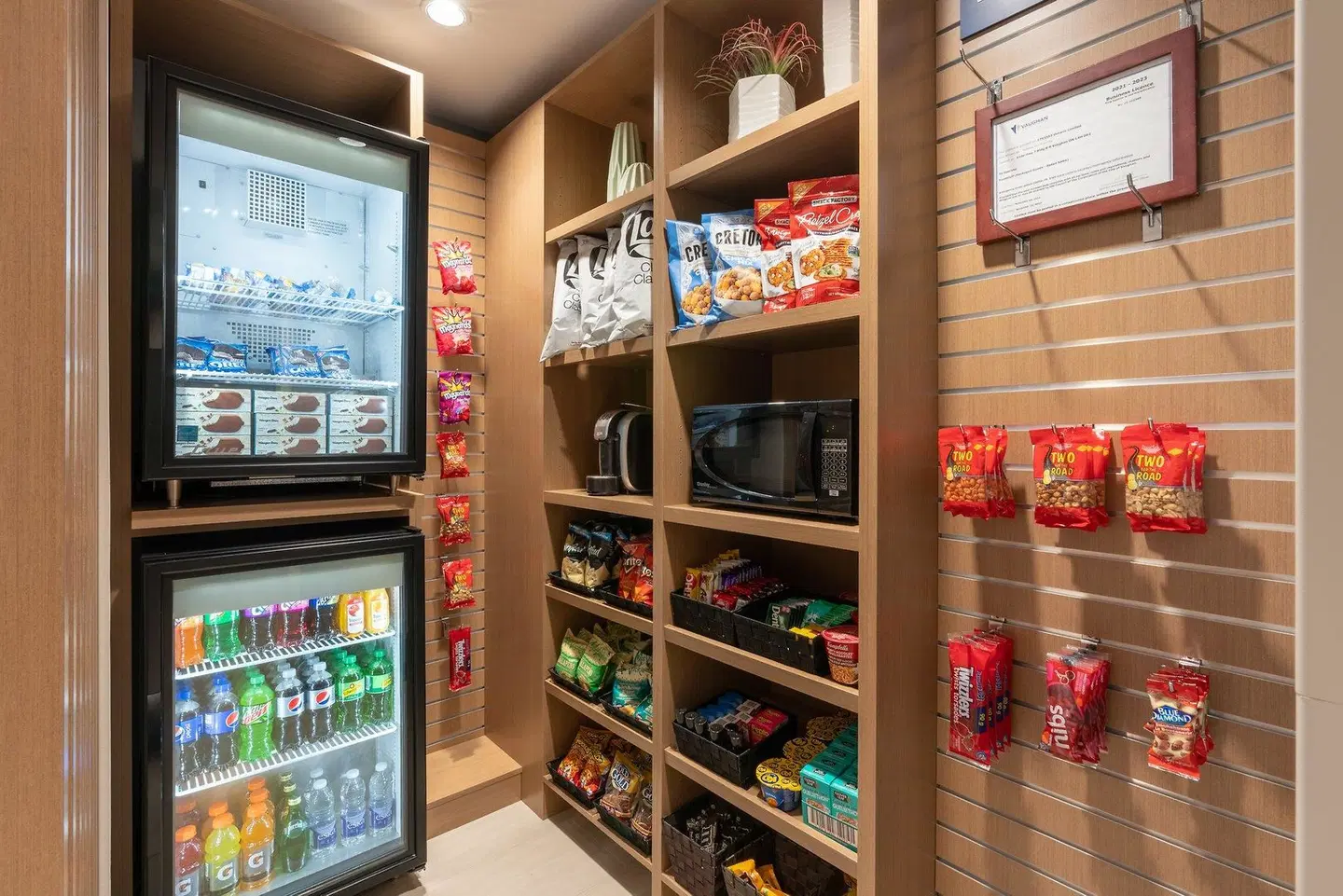 Holiday Inn Express & Suites Vaughan-Southwest by IHG LOUNGE_LOBBY
