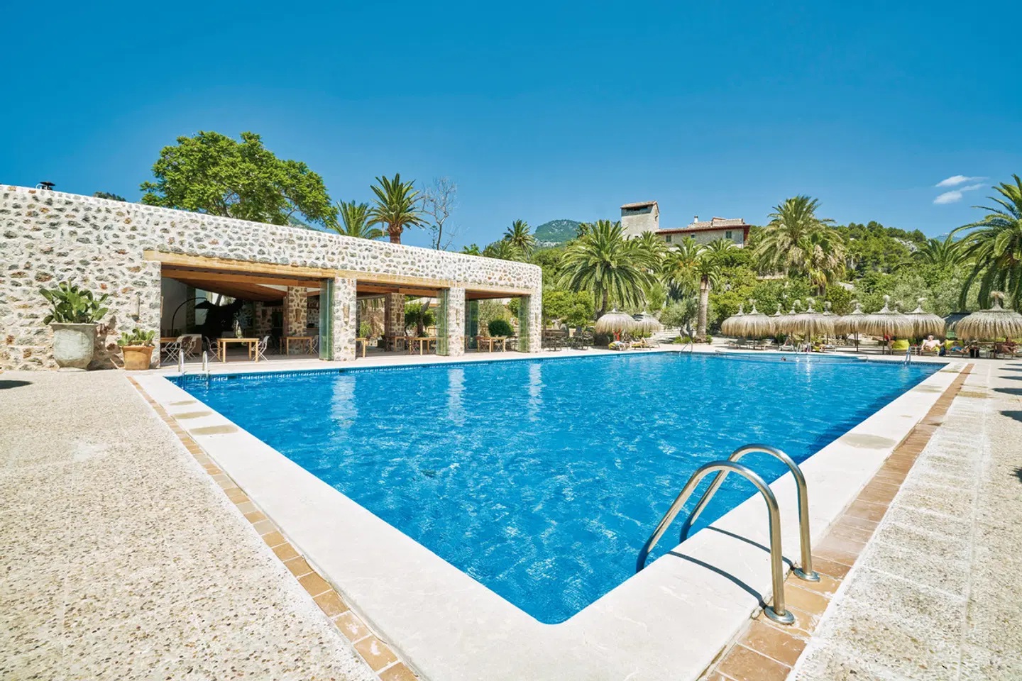 Es Port OUTDOOR_POOL