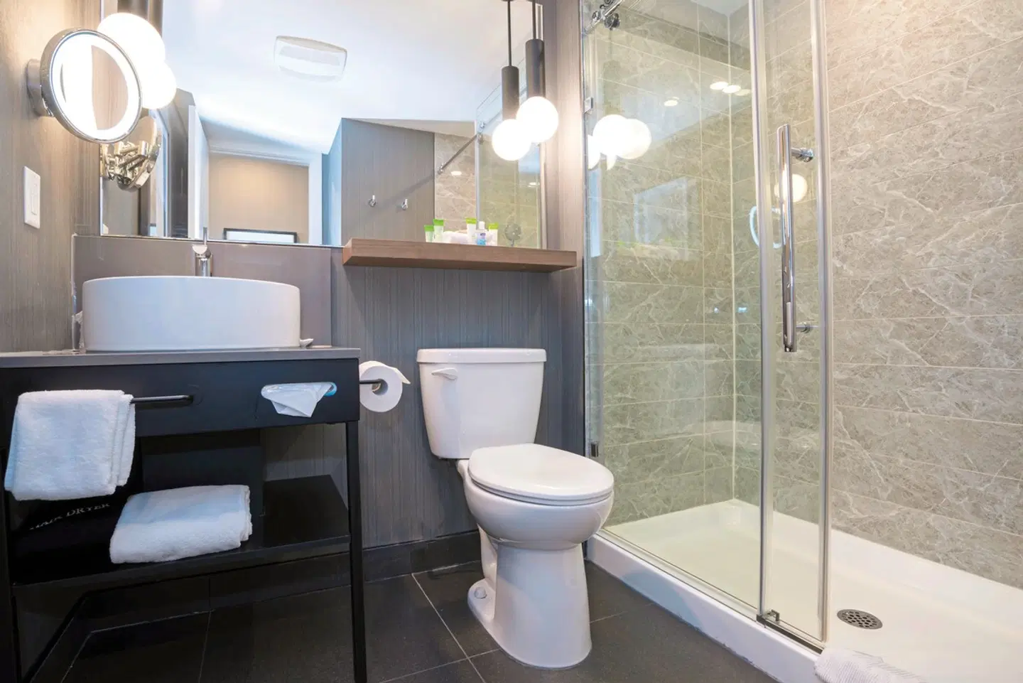 Sandman Hotel Hamilton Badezimmer