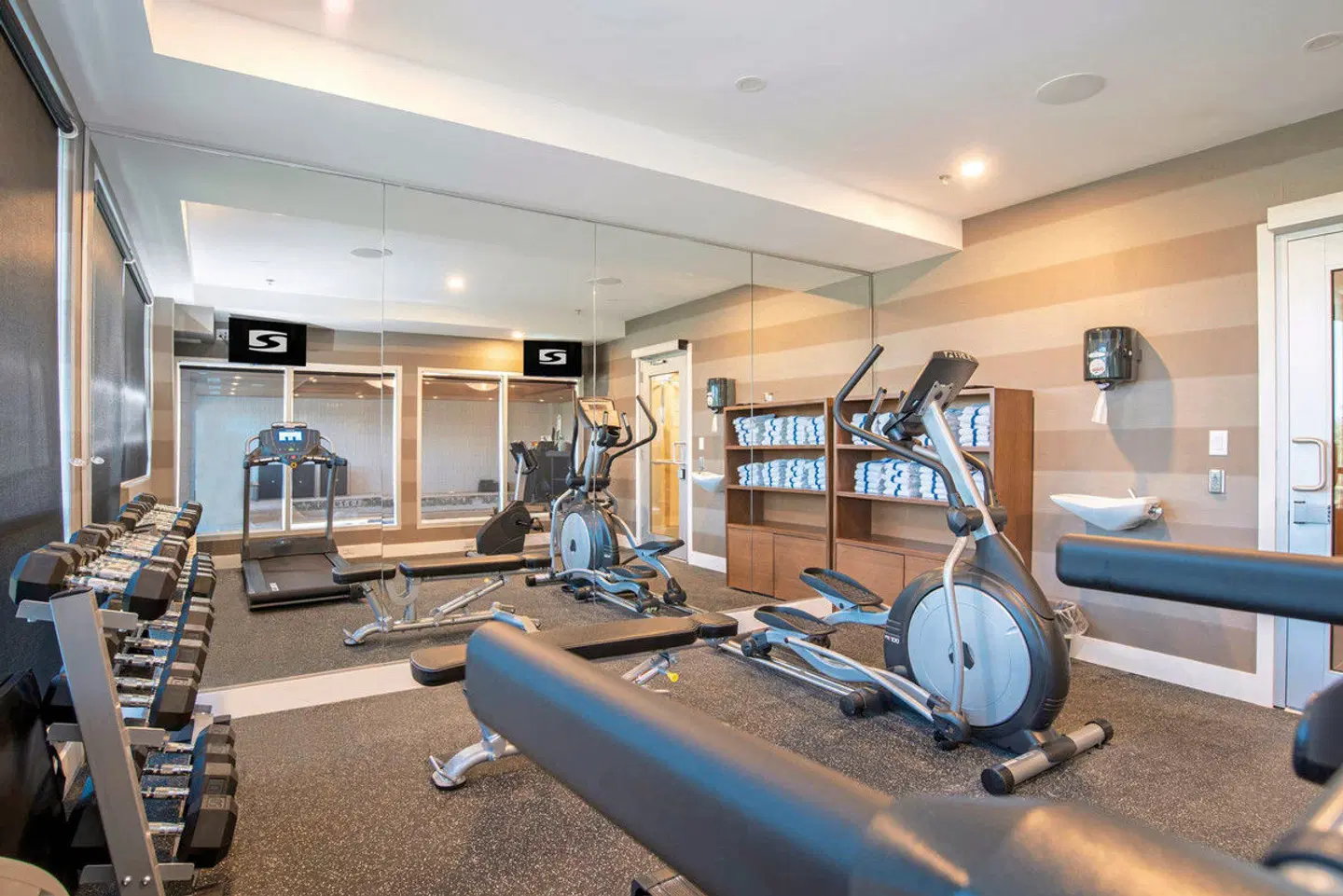 Sandman Hotel Hamilton SPORTS_AND_LEISURE