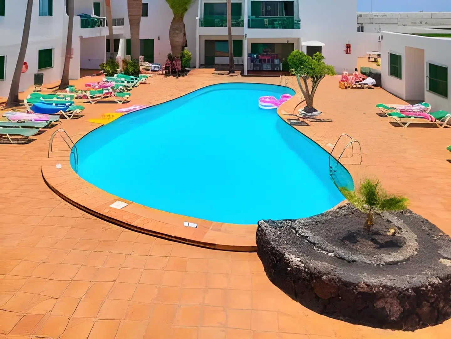 Rocas Blancas Apartments OUTDOOR_POOL