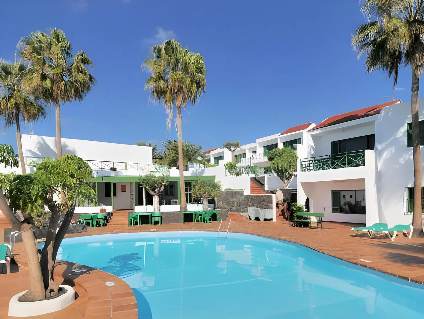 Rocas Blancas Apartments OUTDOOR_POOL