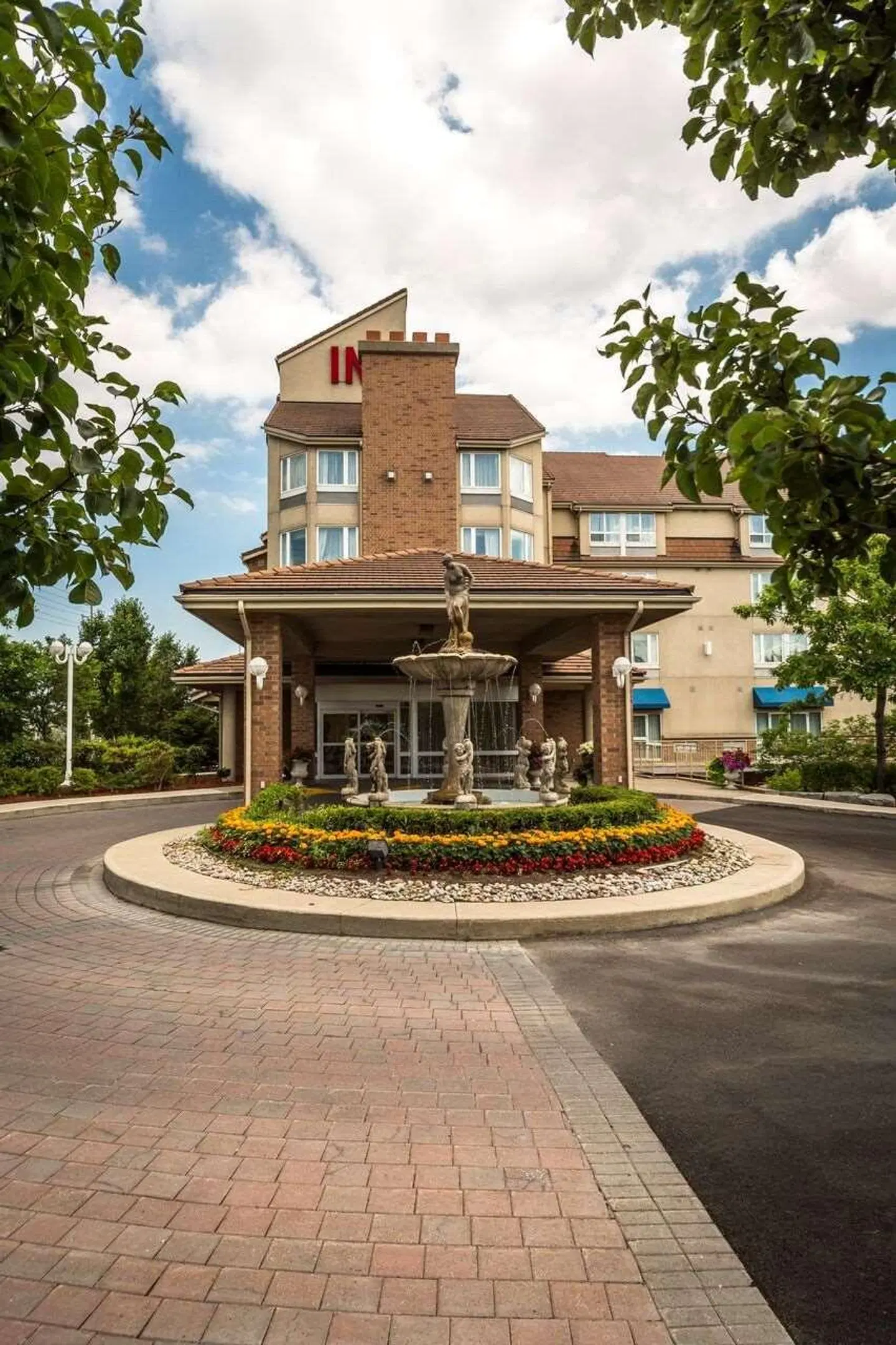 Monte Carlo Inn Brampton EXTERIOR