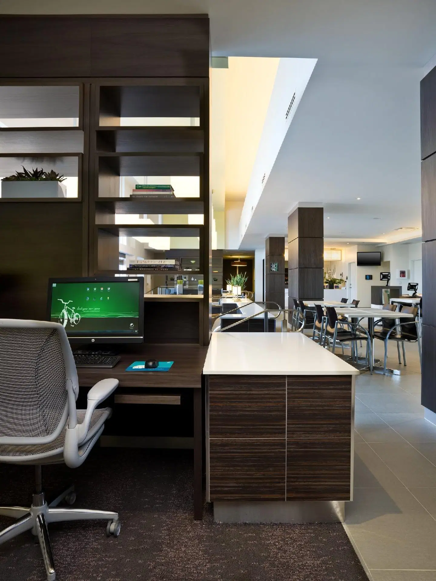 Element Vaughan Southwest Terrasse