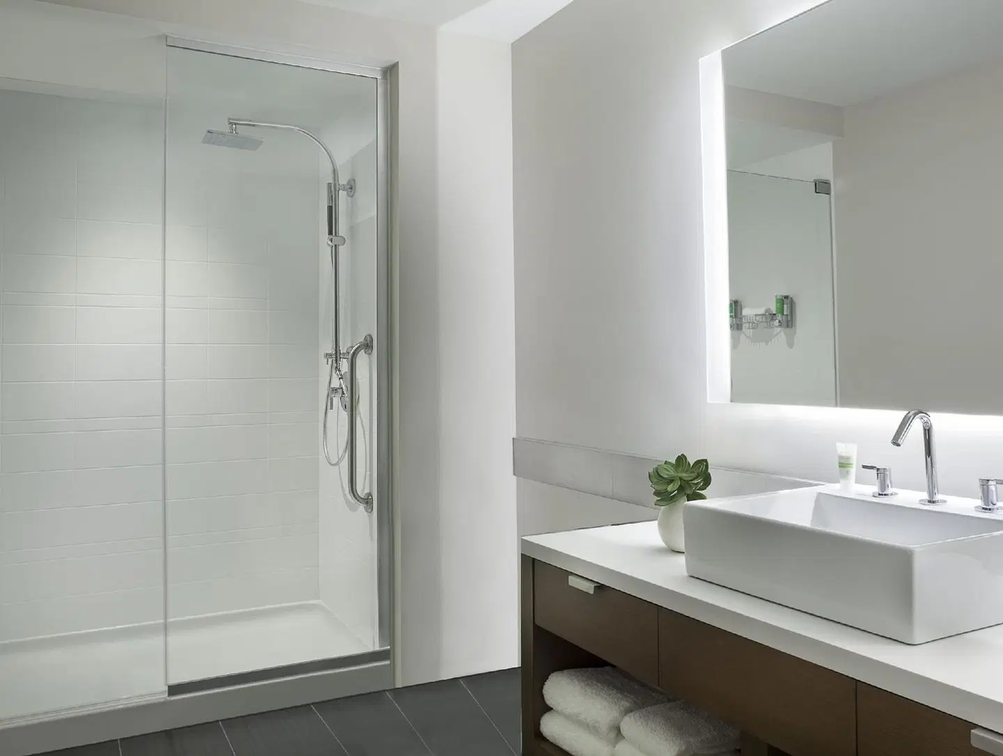 Element Vaughan Southwest Badezimmer