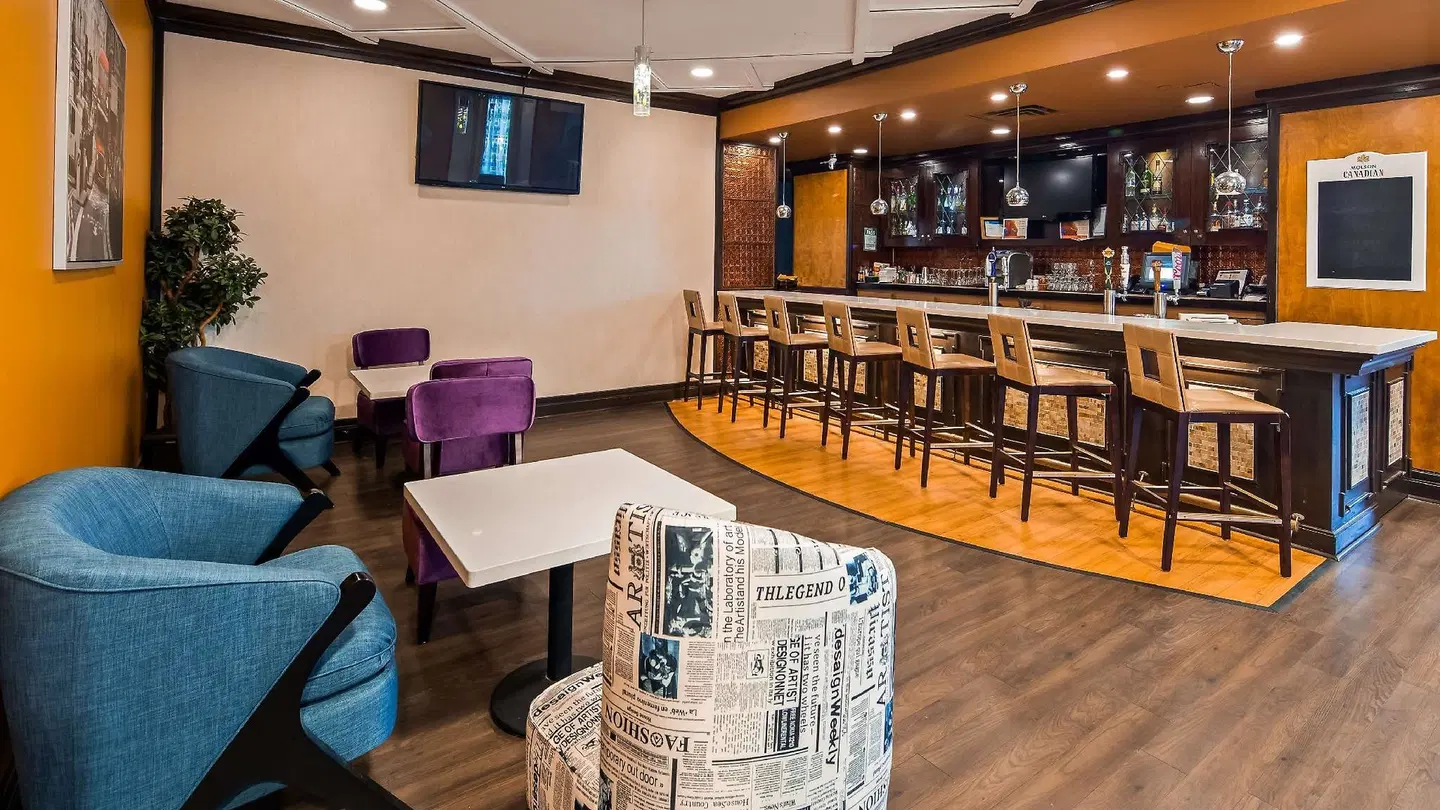 Best Western Premier Toronto Airport Carlingview Hotel Bar