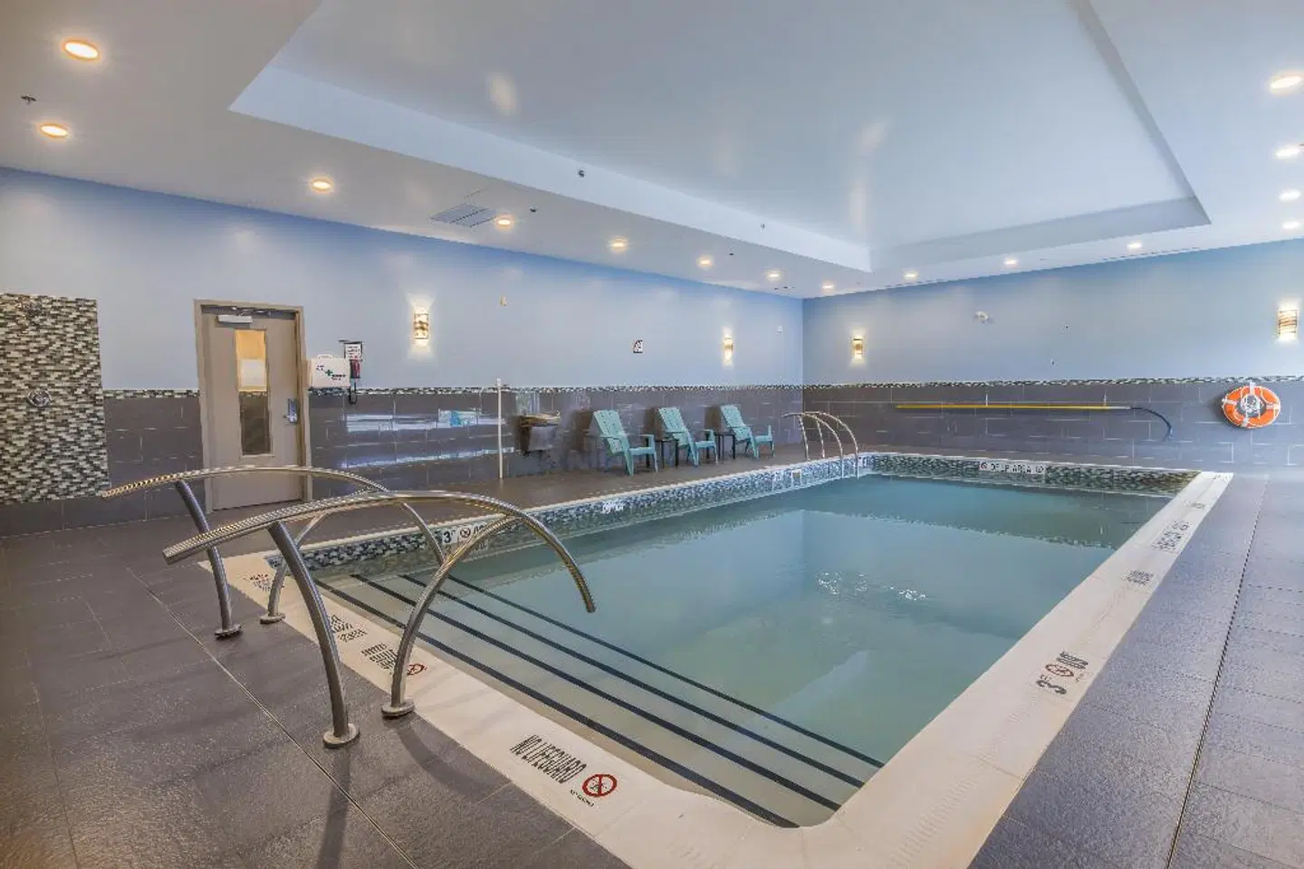 Holiday Inn Express Toronto North York by IHG Hallenbad